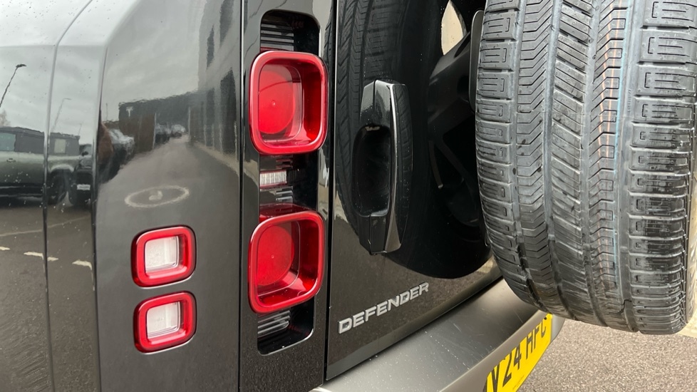Used Land Rover Defender 2024 for sale - 76901516: Photo 19