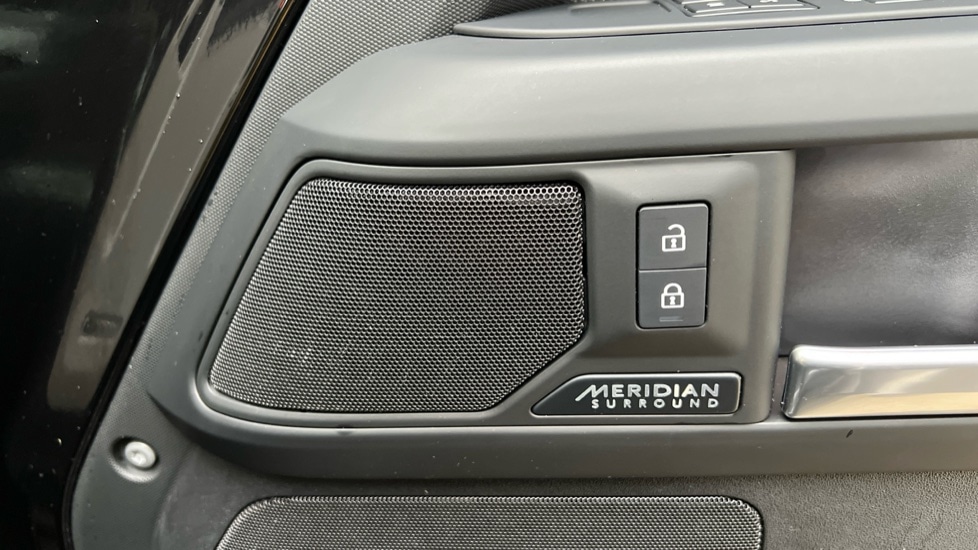 Used Land Rover Defender 2024 for sale - 76901516: Photo 23