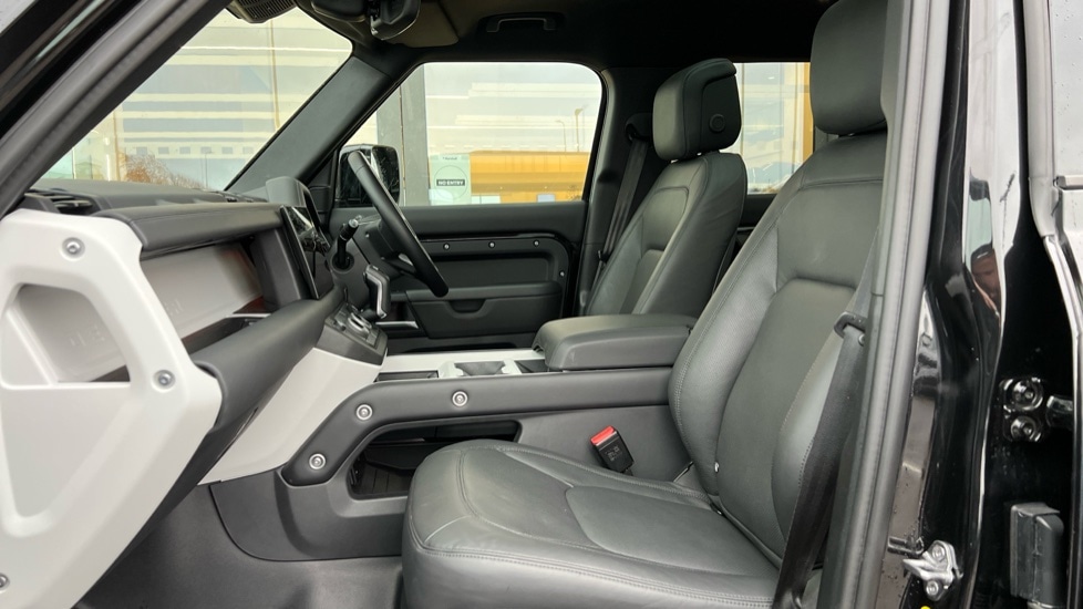 Used Land Rover Defender 2024 for sale - 76901516: Photo 3