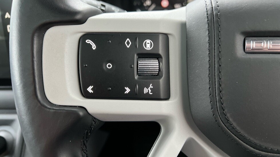 Used Land Rover Defender 2024 for sale - 76901516: Photo 37