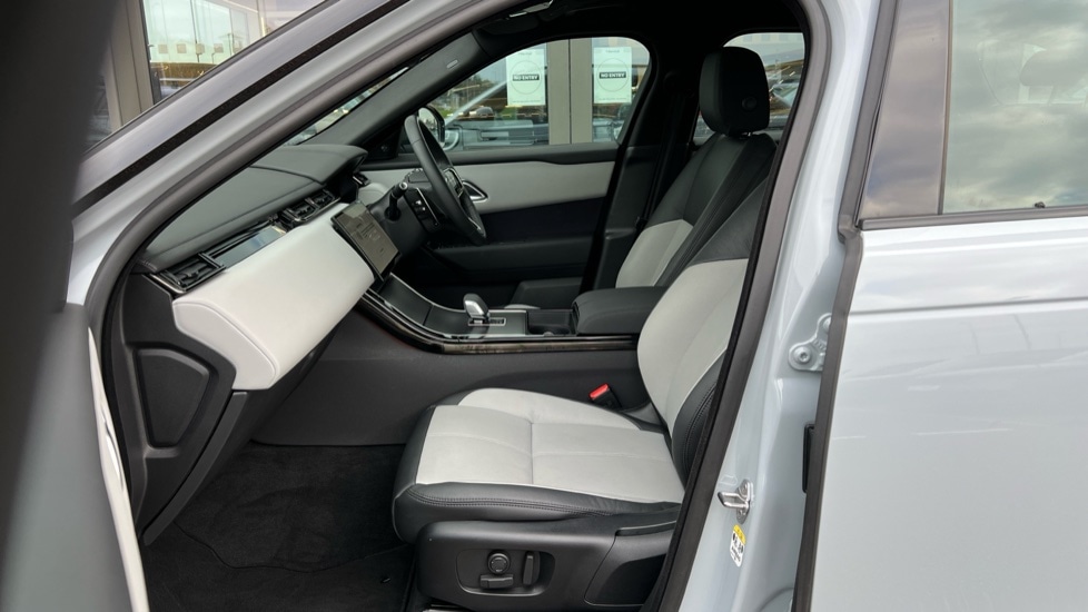 Used Land Rover Range Rover Velar 2025 for sale - 76874084: Photo 3