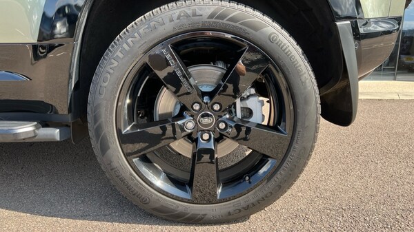 Used Land Rover Defender 2025 for sale - 76025349: Photo 33