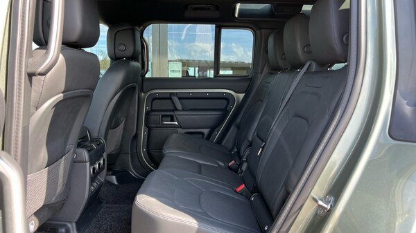 Used Land Rover Defender 2025 for sale - 76025349: Photo 4