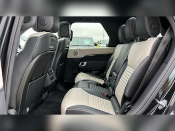 Used Land Rover Discovery 2022 for sale - 76937535: Photo