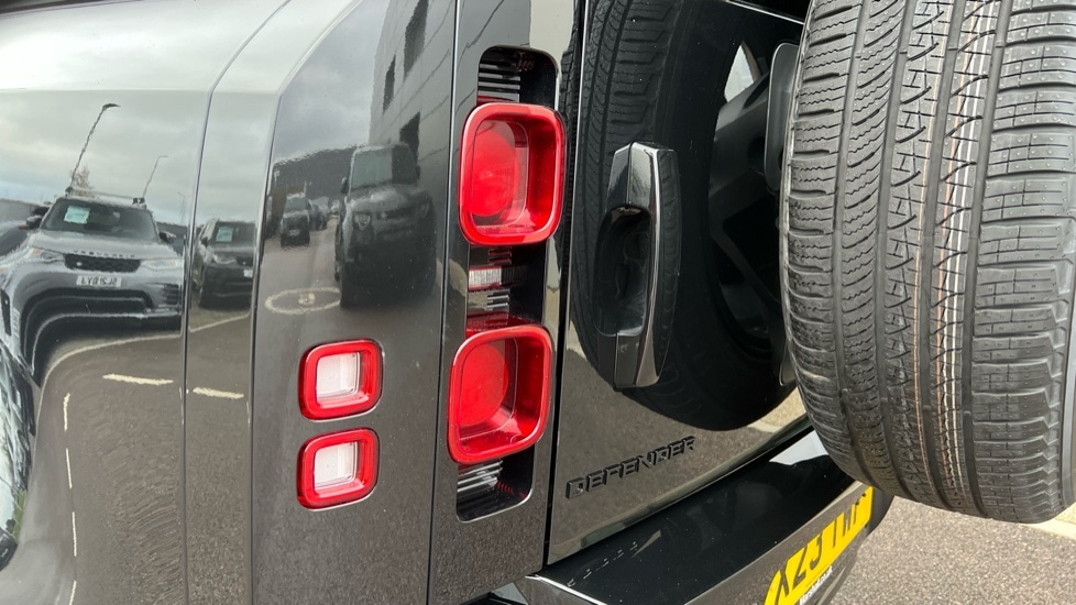 Used Land Rover Defender 2023 for sale - 76999533: Photo 19