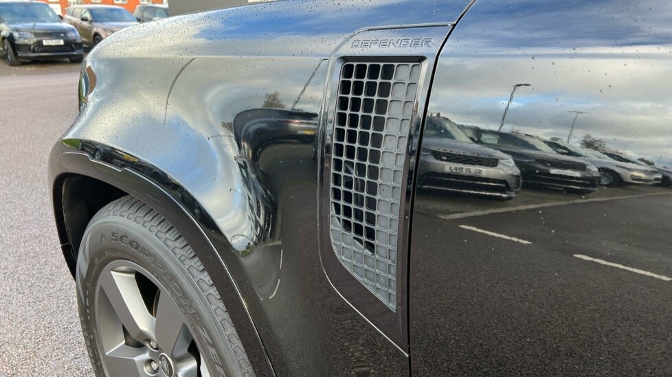Used Land Rover Defender 2023 for sale - 76999533: Photo 20