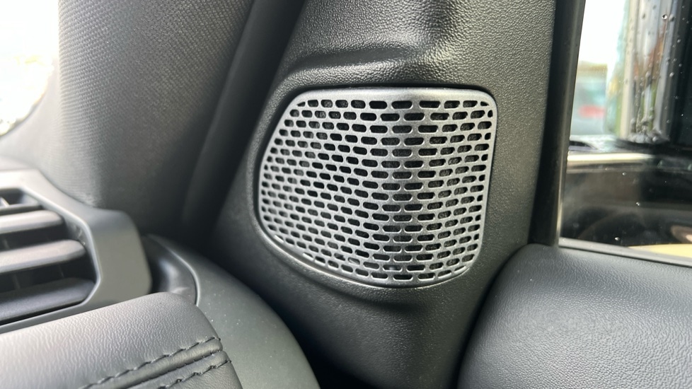 Used Land Rover Defender 2023 for sale - 76999533: Photo 24