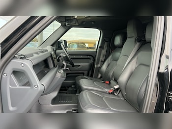 Used Land Rover Defender 2023 for sale - 76999533: Photo