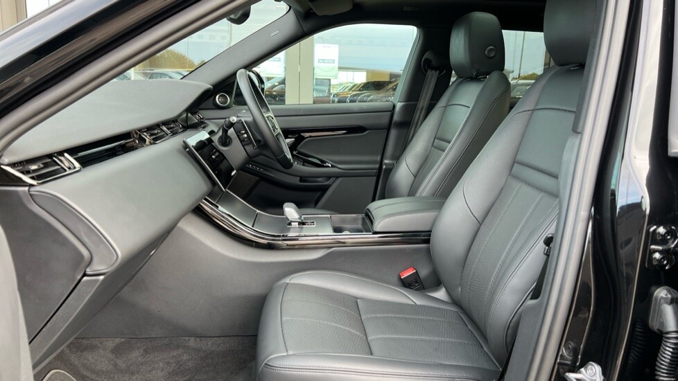 Used Land Rover Range Rover Evoque 2025 for sale - 76873644: Photo 3