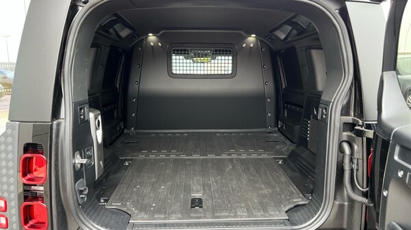 Used Land Rover Defender 2024 for sale - 76302393: Photo 10