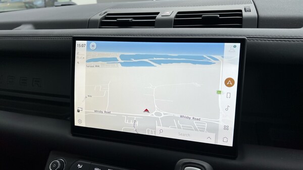 Used Land Rover Defender 2024 for sale - 76302393: Photo 11