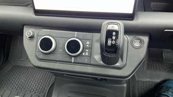 Used Land Rover Defender 2024 for sale - 76302393: Photo 13