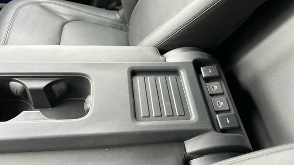 Used Land Rover Defender 2024 for sale - 76302393: Photo 18