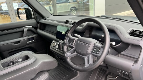 Used Land Rover Defender 2024 for sale - 76302393: Photo 28