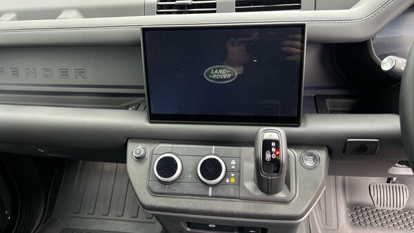 Used Land Rover Defender 2024 for sale - 76302393: Photo 29