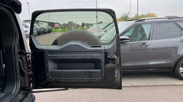 Used Land Rover Defender 2024 for sale - 76302393: Photo 35