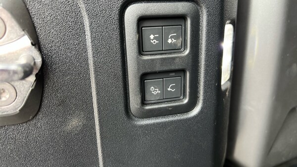 Used Land Rover Defender 2024 for sale - 76302393: Photo 36