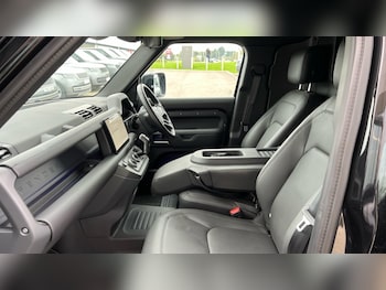 Used Land Rover Defender 2024 for sale - 76302393: Photo 3