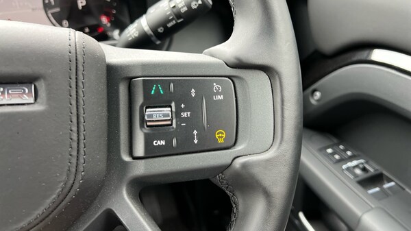 Used Land Rover Defender 2024 for sale - 76302393: Photo 49