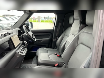 Used Land Rover Defender 2024 for sale - 76302393: Photo 4