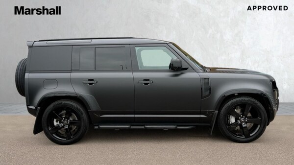 Used Land Rover Defender 2024 for sale - 76302393: Photo 5