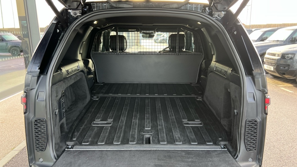 Used Land Rover Discovery 2024 for sale - 76874527: Photo 10