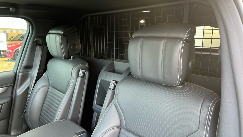 Used Land Rover Discovery 2024 for sale - 76874527: Photo 4