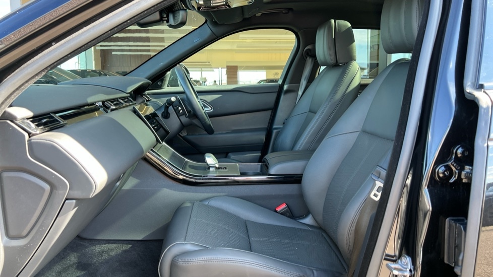 Used Land Rover Range Rover Velar 2025 for sale - 76869801: Photo 3