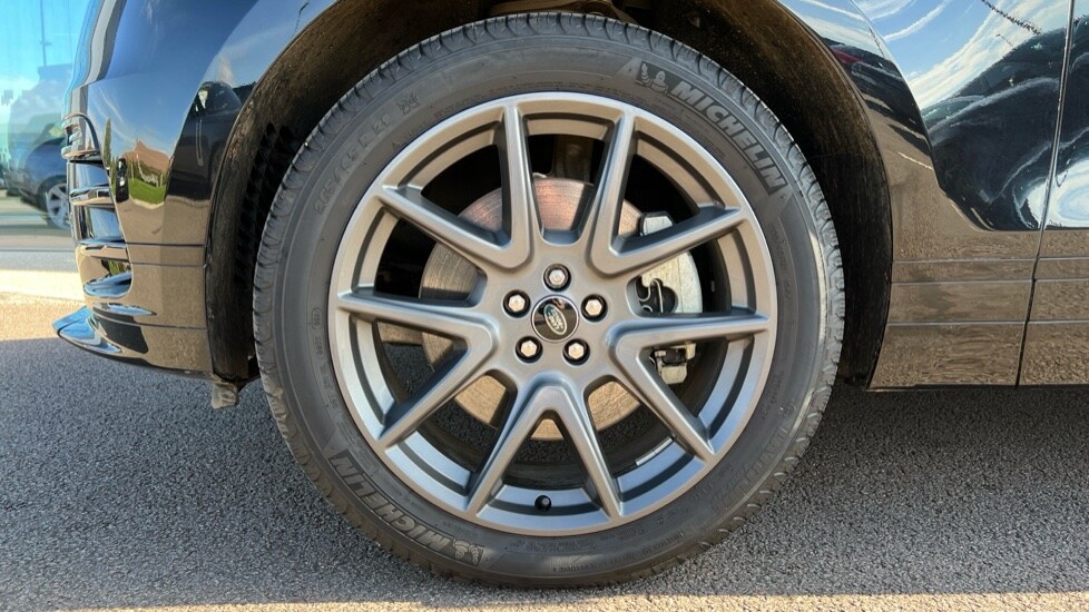 Used Land Rover Range Rover Velar 2025 for sale - 76869801: Photo 32