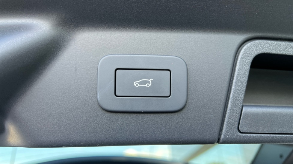 Used Land Rover Range Rover Velar 2025 for sale - 76869801: Photo 50