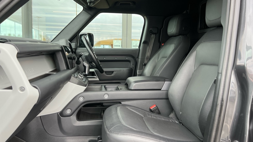 Used Land Rover Defender 2022 for sale - 76575142: Photo 3