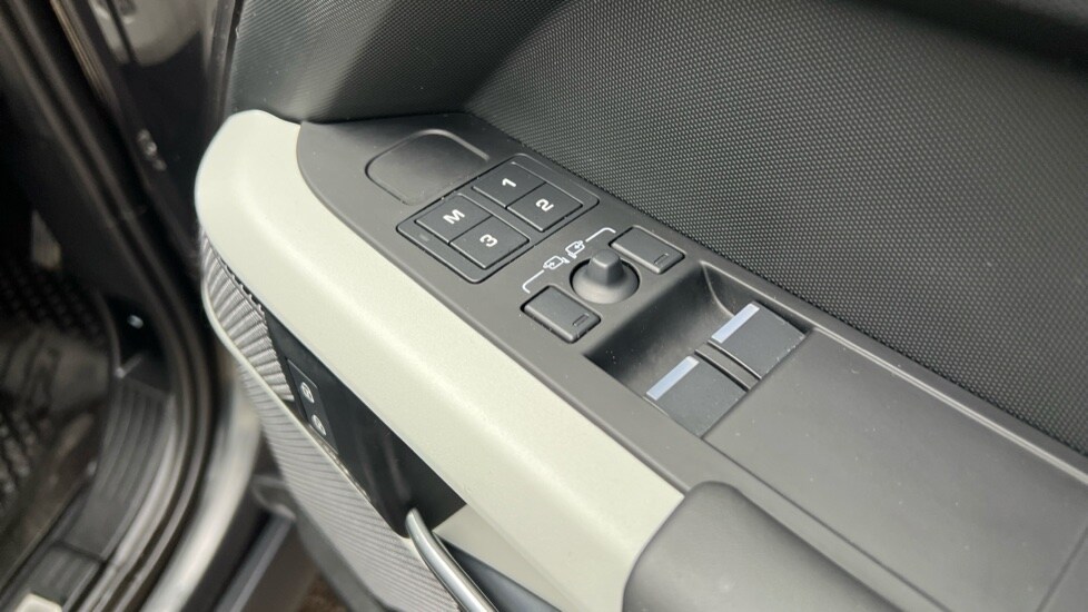 Used Land Rover Defender 2022 for sale - 76575142: Photo 34