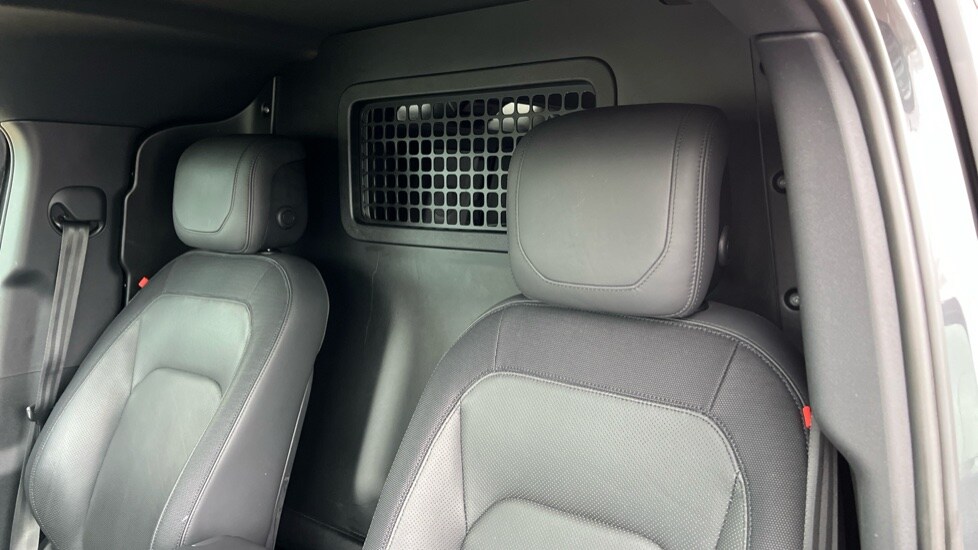 Used Land Rover Defender 2022 for sale - 76575142: Photo 4