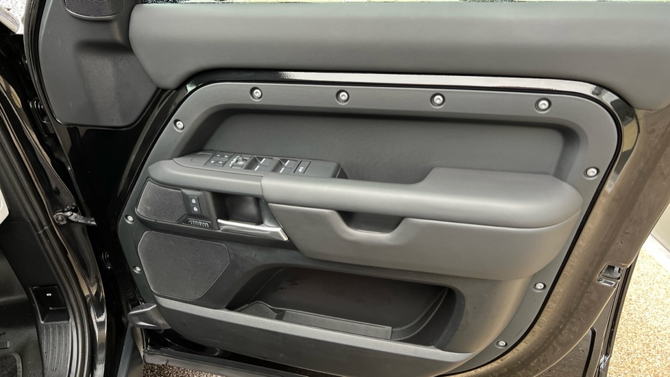 Used Land Rover Defender 2024 for sale - 77082538: Photo 21