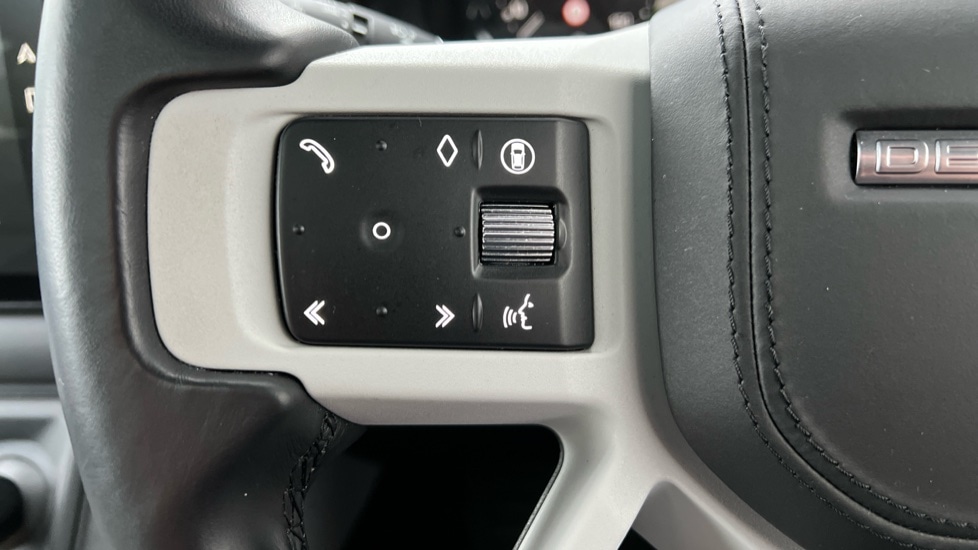 Used Land Rover Defender 2024 for sale - 77082538: Photo 37