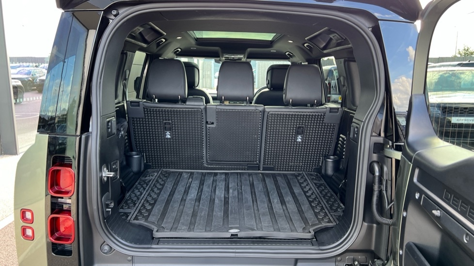 Used Land Rover Defender 2025 for sale - 76544458: Photo 10