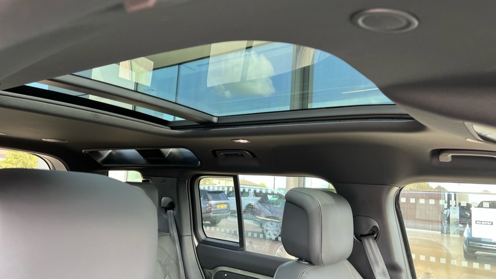 Used Land Rover Defender 2025 for sale - 76544458: Photo 21