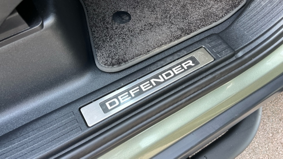 Used Land Rover Defender 2025 for sale - 76544458: Photo 24