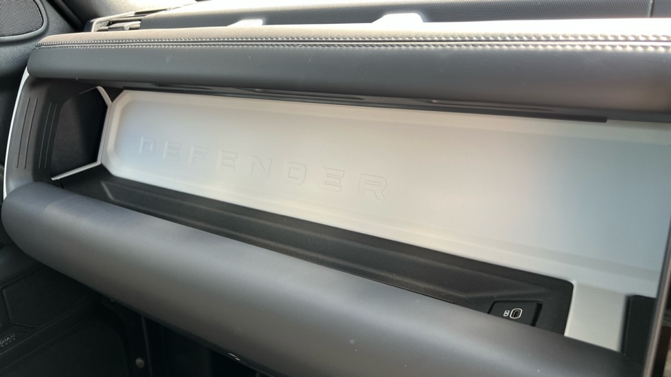 Used Land Rover Defender 2025 for sale - 76544458: Photo 30