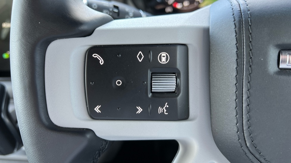 Used Land Rover Defender 2025 for sale - 76544458: Photo 36