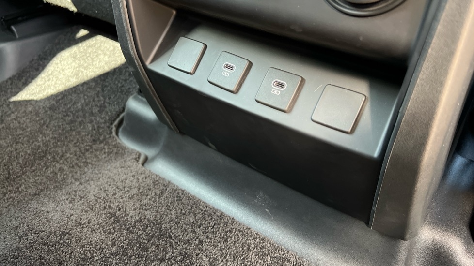 Used Land Rover Defender 2025 for sale - 76544458: Photo 48