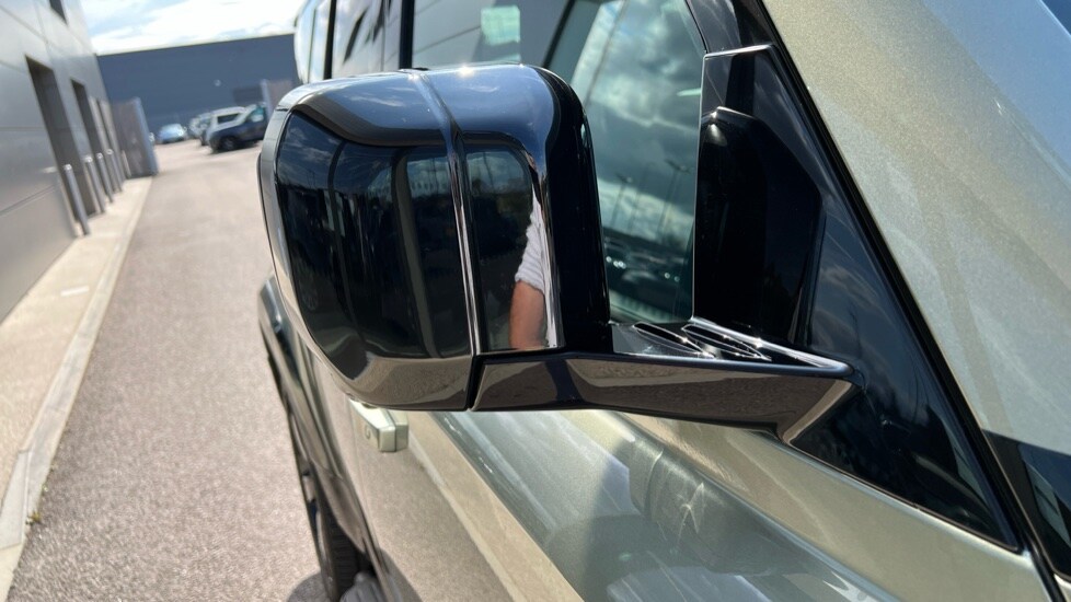 Used Land Rover Defender 2025 for sale - 76544458: Photo 53