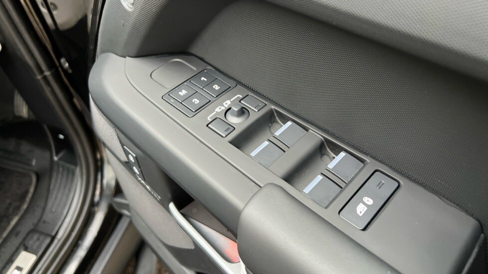 Used Land Rover Defender 2024 for sale - 77010283: Photo 22