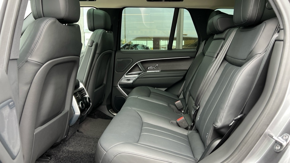 Used Land Rover Range Rover 2024 for sale - 76870248: Photo 4