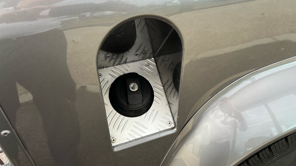 Used Land Rover Defender 2010 for sale - 76664337: Photo 37