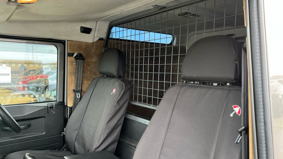 Used Land Rover Defender 2010 for sale - 76664337: Photo 4