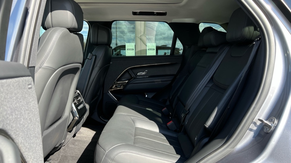 Used Land Rover Range Rover Sport 2024 for sale - 76915101: Photo 4