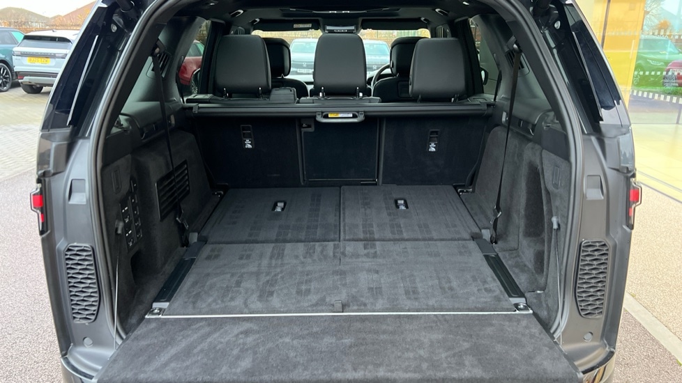 Used Land Rover Discovery 2025 for sale - 76872442: Photo 10