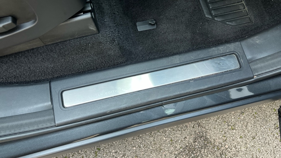 Used Land Rover Discovery 2025 for sale - 76872442: Photo 24