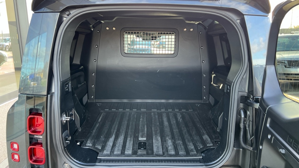 Used Land Rover Defender 2024 for sale - 76609707: Photo 10